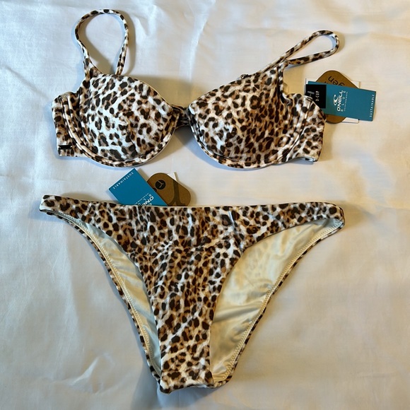 O’Neill Medium 2-piece Bikini Leo Seville Underwire D-cup & Flamenco bottoms NWT - Picture 2 of 14